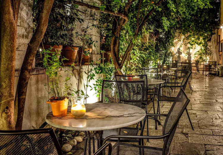 7 beautiful gardens in Athens for dining and cocktails / Black Duck